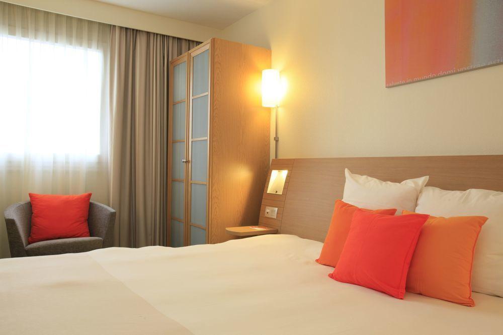Novotel Nantes Centre Bord De Loire Bagian luar foto
