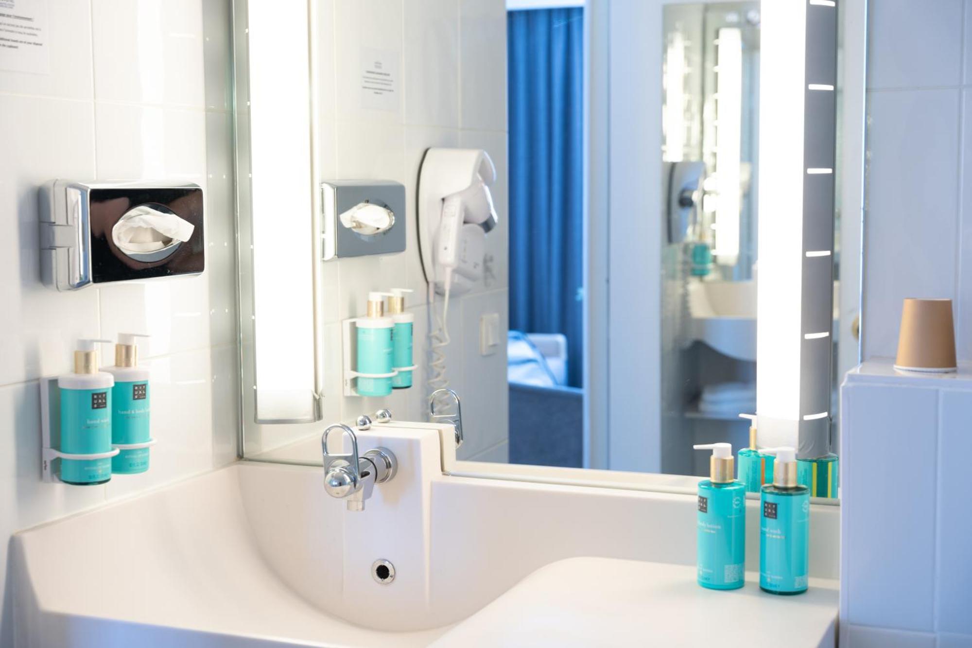 Novotel Nantes Centre Bord De Loire Bagian luar foto